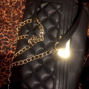 Black purse message I’m interested